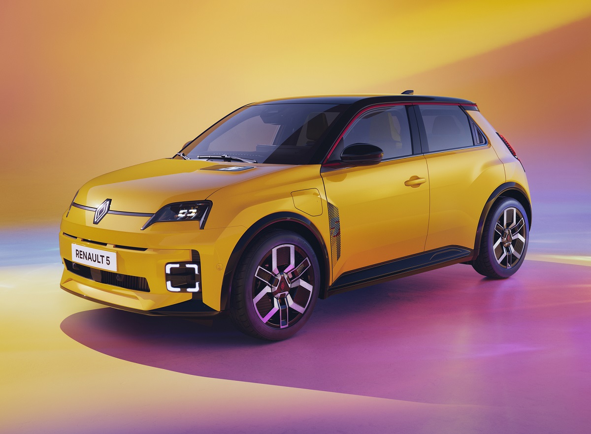 cu-renault-5-e-tech-electric-prin-micul-paris